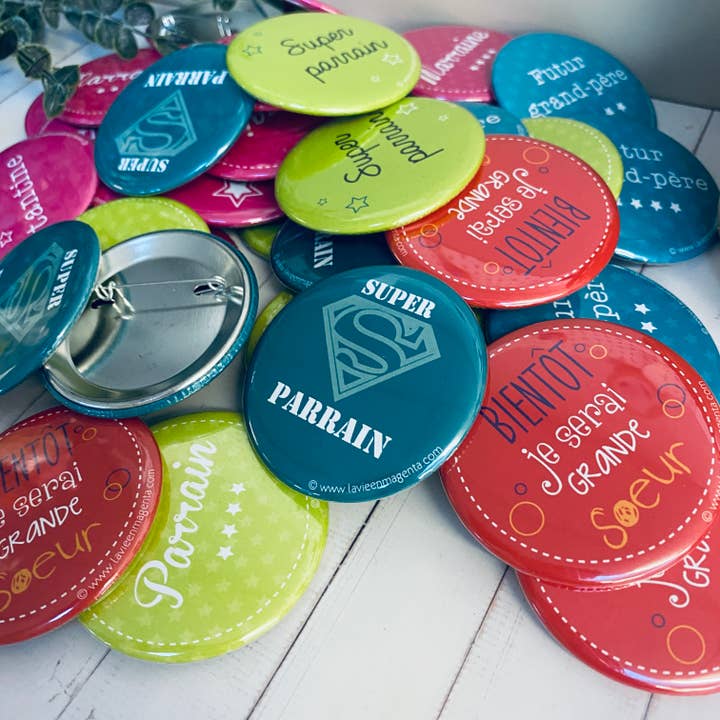 Lote de 50 insignias con alfiler - padrino - madrina - hermano mayor para venta al por mayor de La vie en magenta