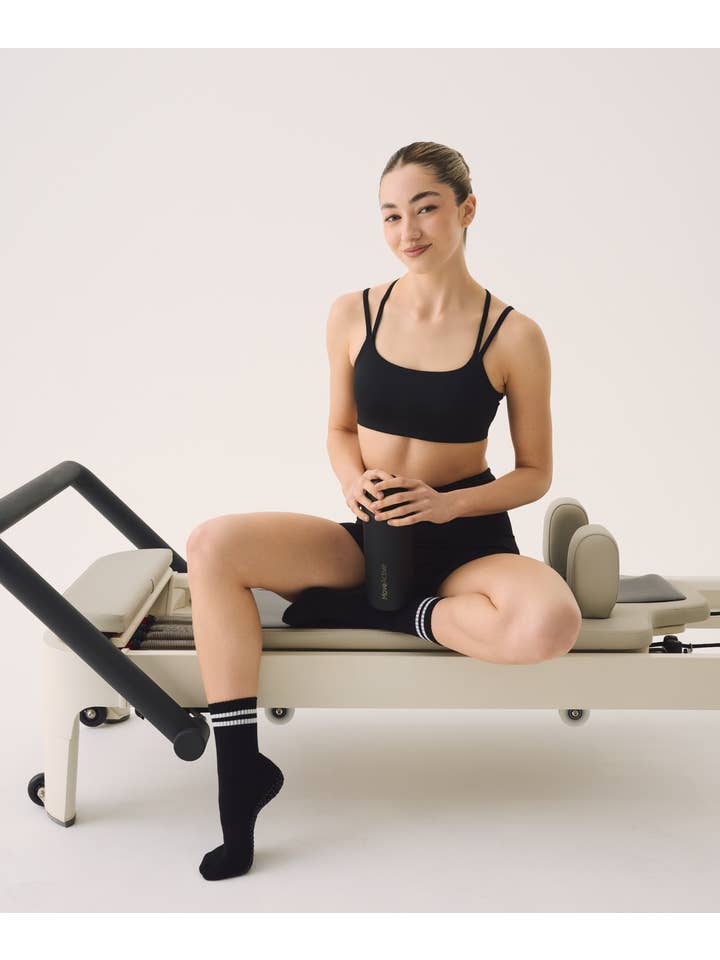 MoveActive - Vente Chaussettes – unisexe - Chaussettes à grip antidérapant montantes MoveActive - Rayures sportives noires6