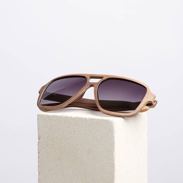 Dzukou B.V. – Engroshandel Solbriller - Herre – Dzukou Oblique - træsolbriller til mænd med korketui3