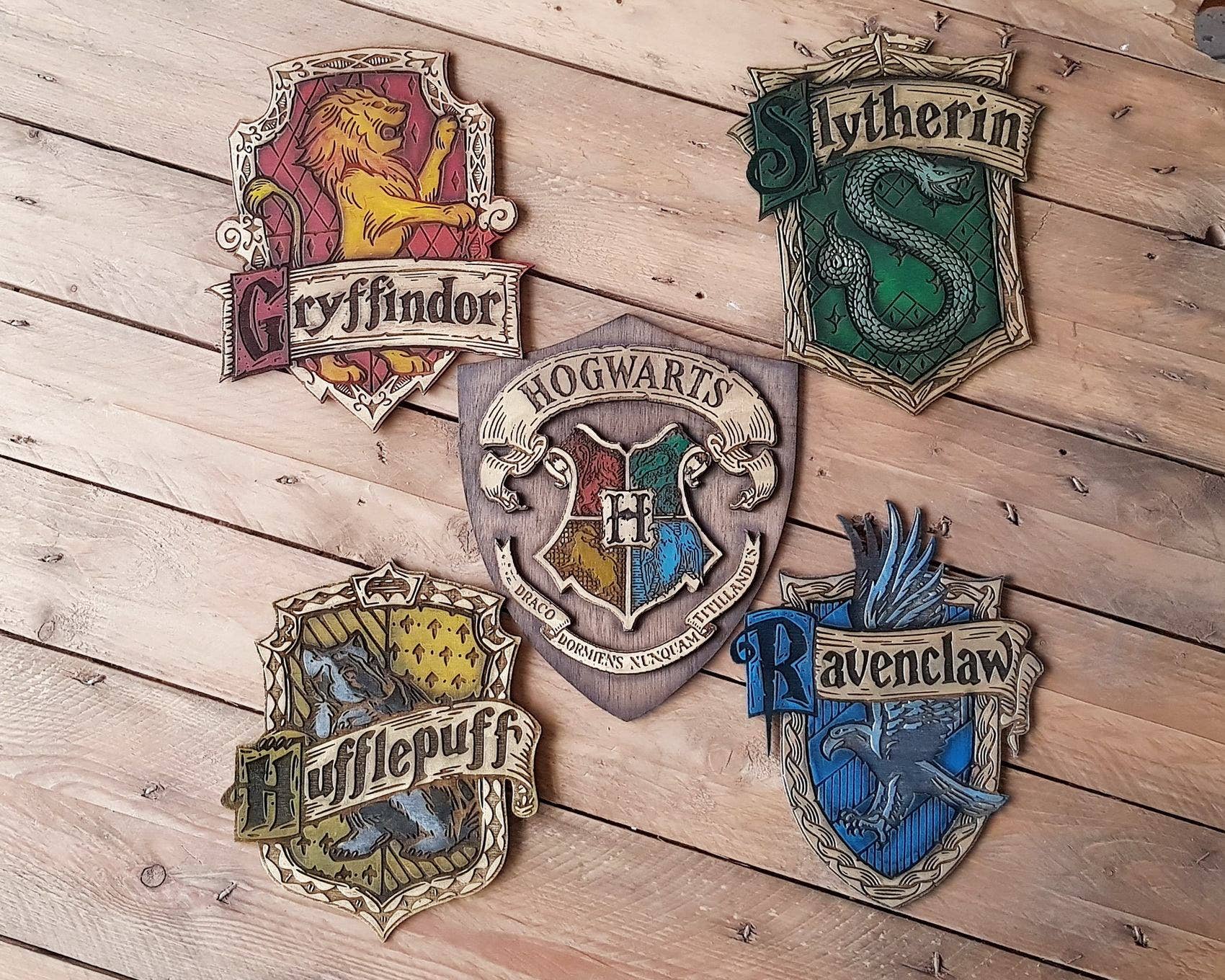 Outcast Props – wholesale Sign – Slytherin Wood Sign.3