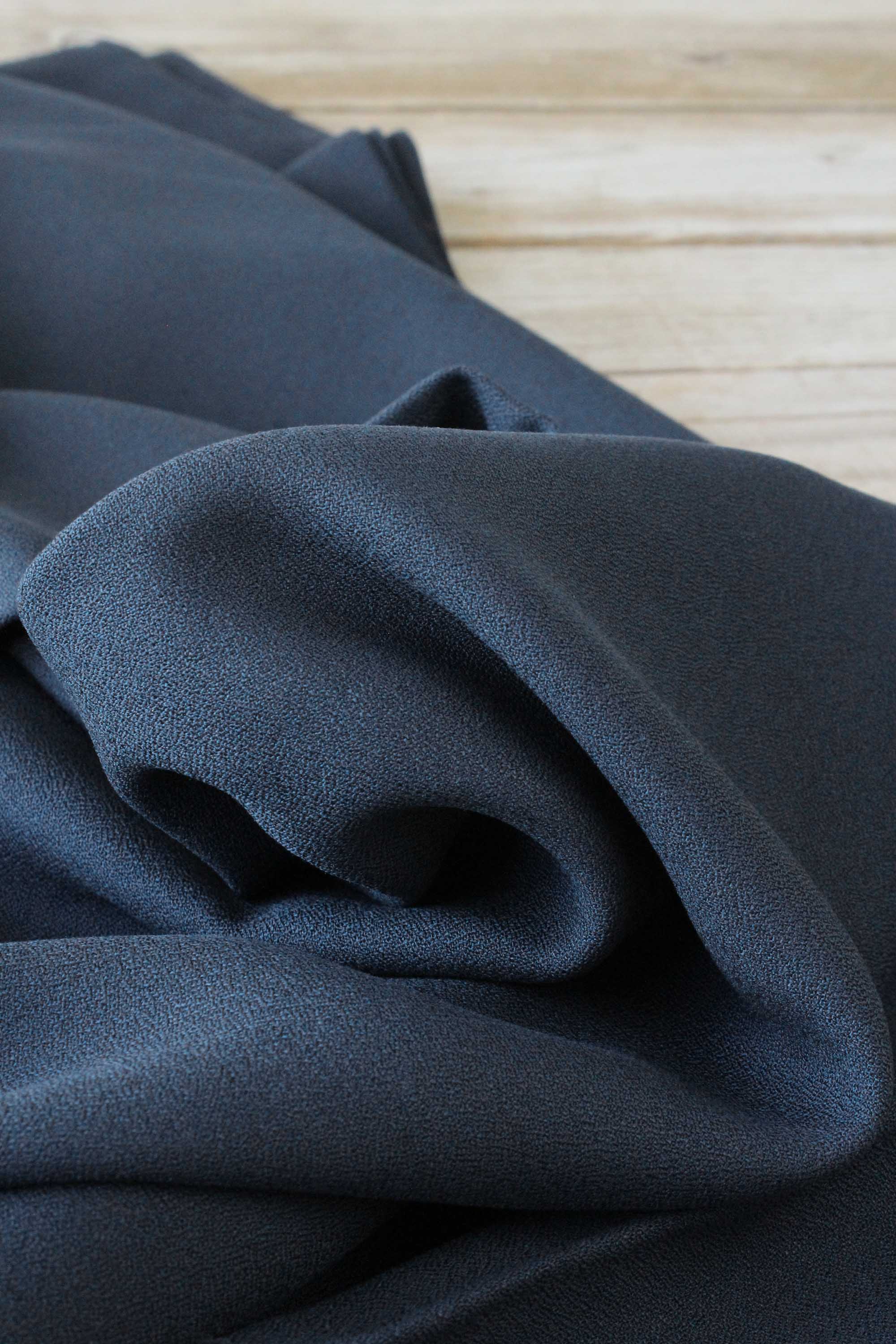 Eglantine et Zoé – Großhandel Stoff – Viscose-Crêpe-Stoff in Ink-Farbe10