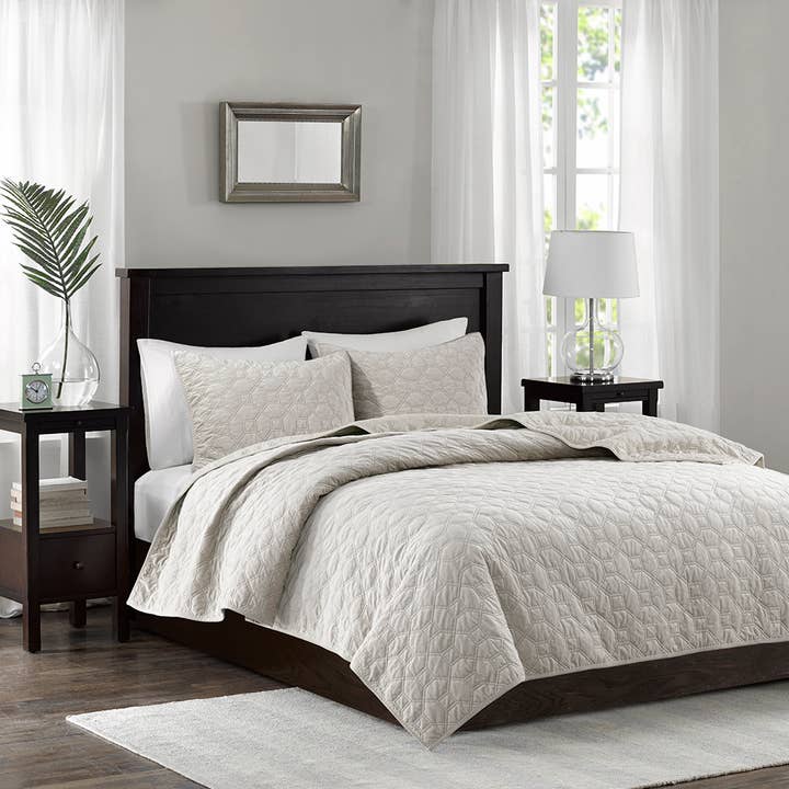 Velvet 3-Piece Quilt Set, Ivory for wholesale on Faire