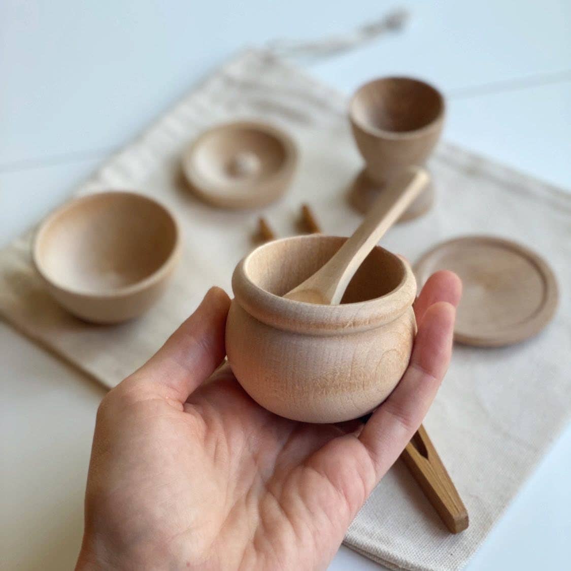 Taylored Toys – Engroshandel Trælegetøj - Børn – Montessori Waldorf Træ Sensory Bin Værktøjssæt1