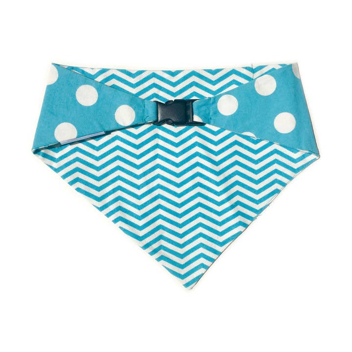 Bandana reversível Uptown Pups - Chevron azul bebê por atacado de Uptown Pups
