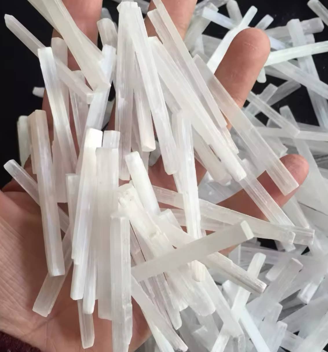 Moon River Designs - Vente Pierre et cristal de spiritualité - Baguettes de Sélénite Aura Minces 4” Bâtons de Sélénite2