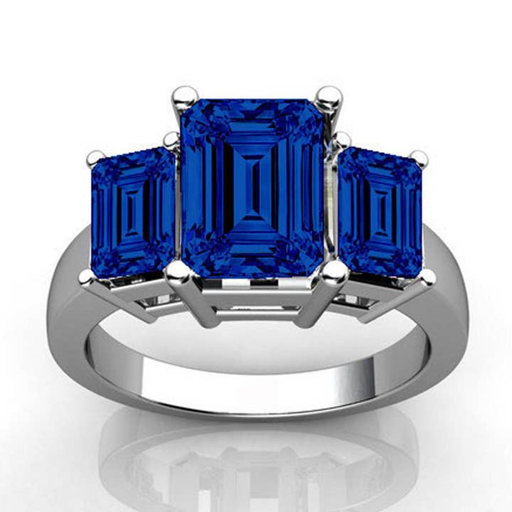 Anello fatto a mano con cristalli Swarovski® blu con taglio smeraldo per la vendita all'ingrosso da parte di Glimmering Handmade