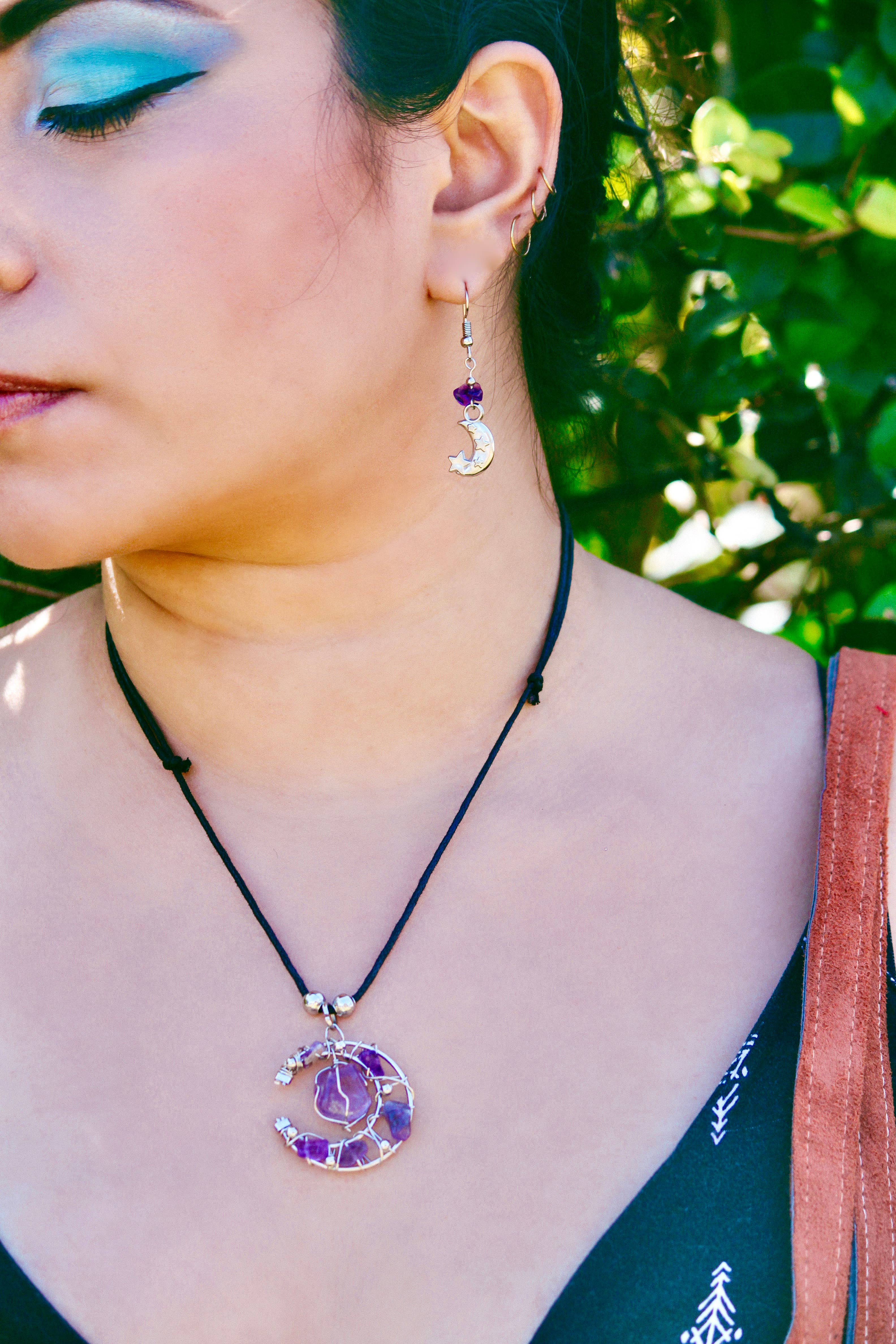 Pichincha - Vente Colliers à pendentif - Collier ajustable avec pendentif en forme de croissant de lune enroulé4