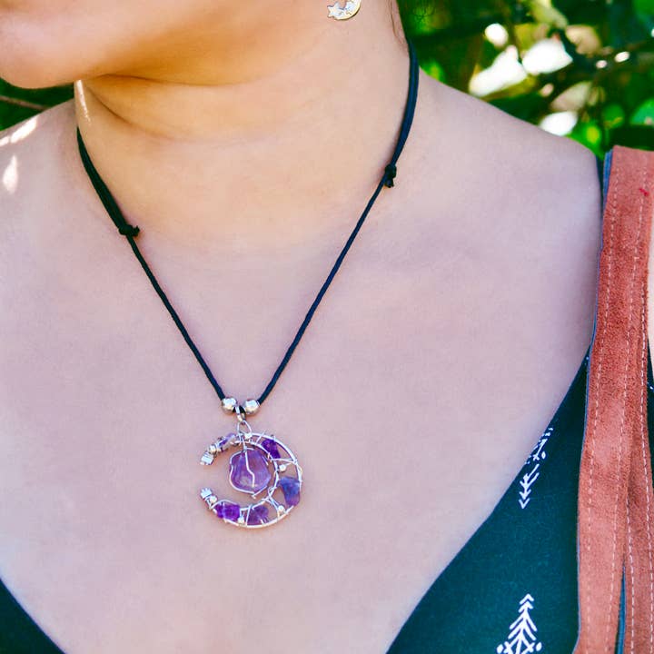 Pichincha - Wholesale Pendant/charm necklace - Wire Wrapped Crescent Moon Stone Pendant Adjustable Necklace4