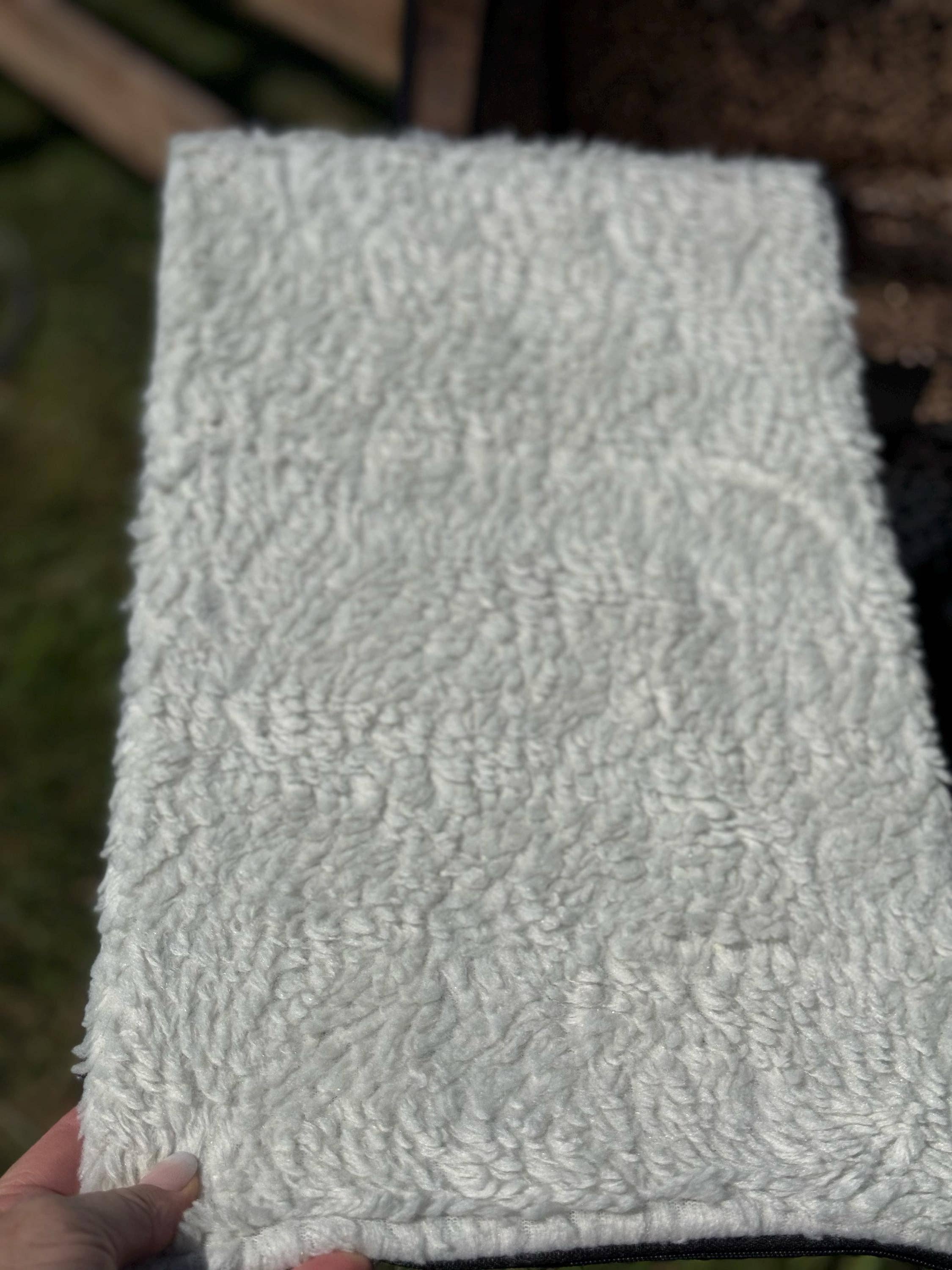 The Sterling Gypsy - Vente Caisse de transport – chat et chien - Sac de transport personnalisé en peau de vache noire et blanche avec nom de votre animal ou marque de ferme – pour chien, chat ou petit animal7