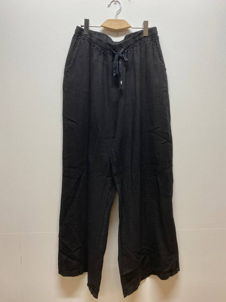 ORNELLA PARIS – wholesale Byxor - Dam – ORLENELLA PARIS plus size byxor i linne med rak och vid passform3