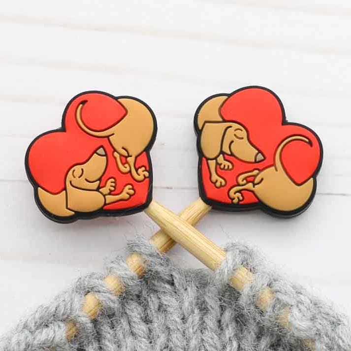 Gravhund Kærlighed | Strikkestoppere for engroshandel hos Fox & Pine Stitches