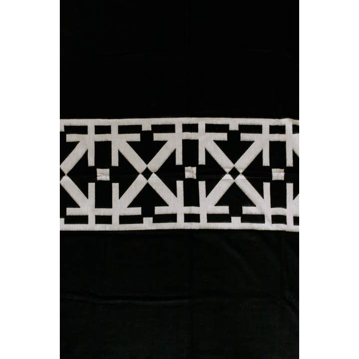 Beyond Borders Collective | Artisan-Made Blankets & Throws - Wholesale Throw Blanket - Destino Blanket - Natural / Black | home decor | Spring Deco5