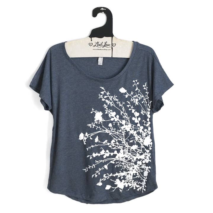 Top Dolman marinho com estampa de ramos floridos por atacado de Mad Love Shop