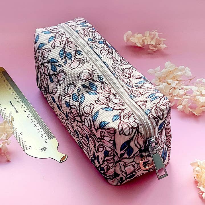 Gemusterter Beutel mit Magnolienzweigen für den Großhandel von Alum and Ink