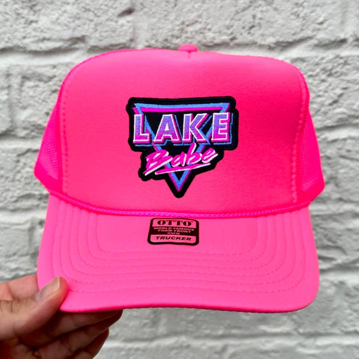 Lake Babe - Western Truckerhat med imiteret patch for engroshandel hos Western Wholesale