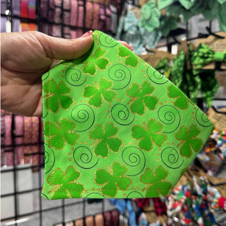 Gylden Kløverglød Vendbar Bandana for engroshandel hos Kani Kouture