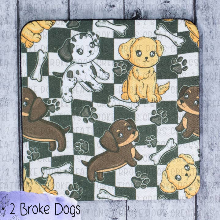 Chiens sur dessous de verre à motif à carreaux pour la vente par 2 Broke Dogs Creations