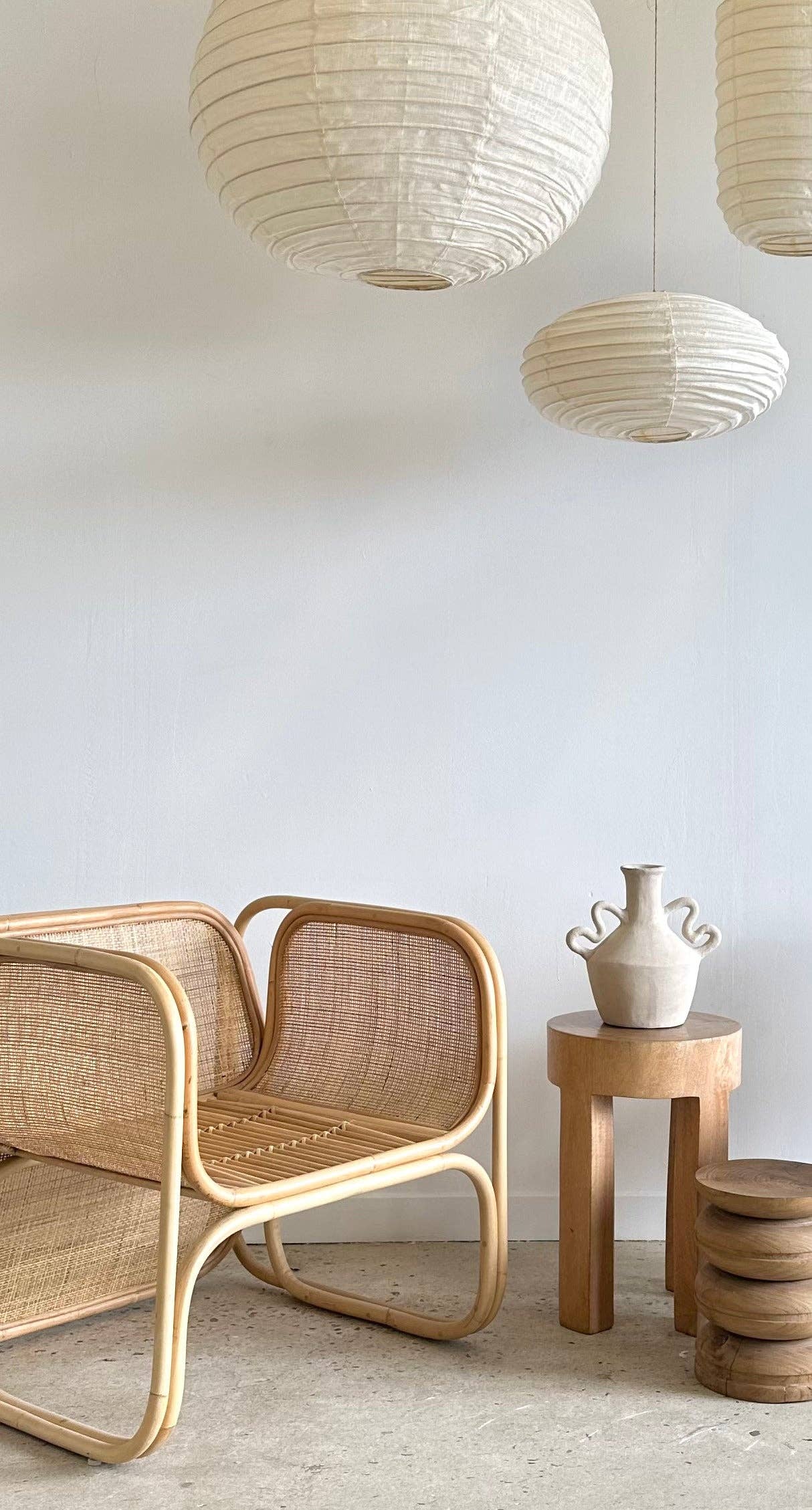 Office Objets - Wholesale Chandelier/Hanging Light - Average Japanese-style oval flattened pendant in rattan and natural linen H30 D457