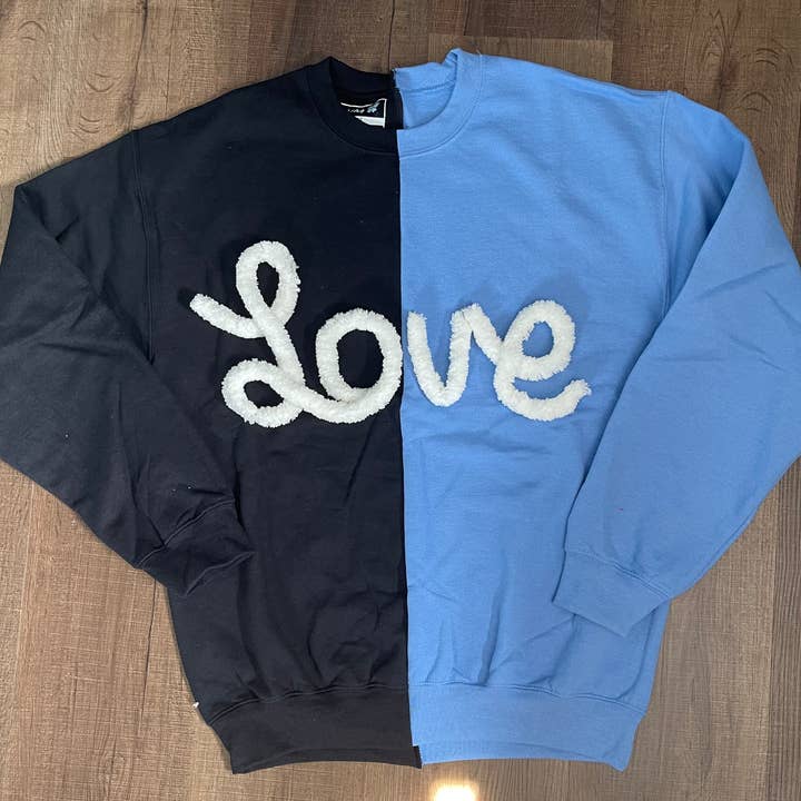 Crewneck brodé en fil chenille de couleur personnalisée. pour la vente par McKenzie’s Infinity LLC