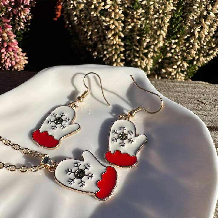 Gemscape UK - Wholesale Jewelry Set - Christmas Jewellery Set - Mittens & Wraith Necklace & Studs3