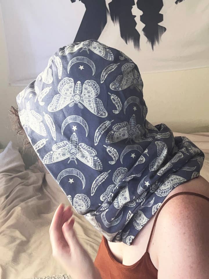 Bufanda con capucha de franela | Bufandas con diseño de mariposa con forma de luna bígaro para venta al por mayor de Ragavon