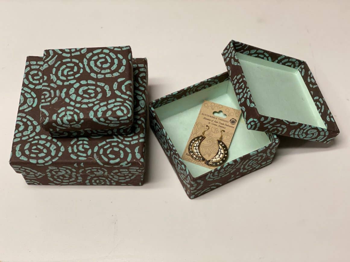 Sustainable Threads - Wholesale Gift Box - Nesting Boxes | Recycled Cotton | Whirlpool (set of 3)1