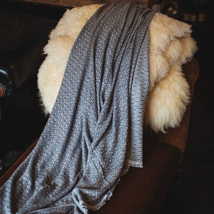Double Diamond Throw for wholesale by Moult