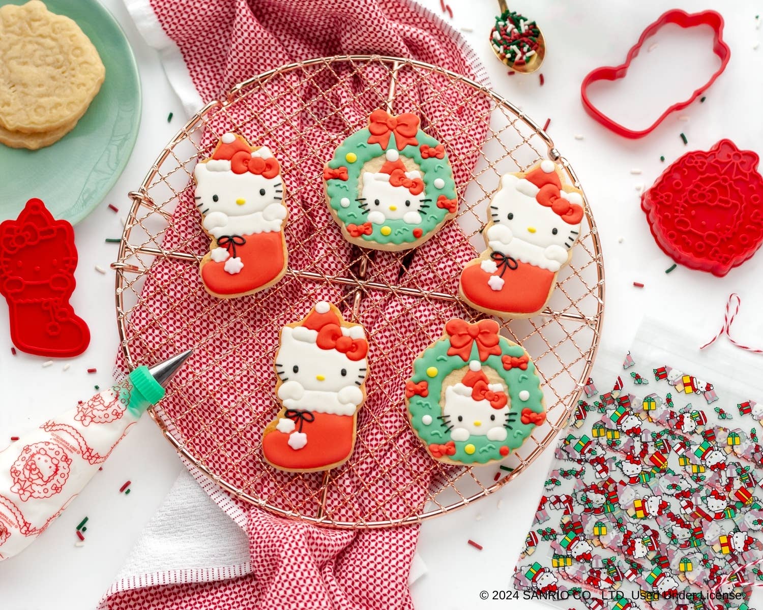 Handstand Kitchen - Wholesale Cookie Cutter -  Hello Kitty® Holiday Cookie Stamp and Frosting Set - 27pc5