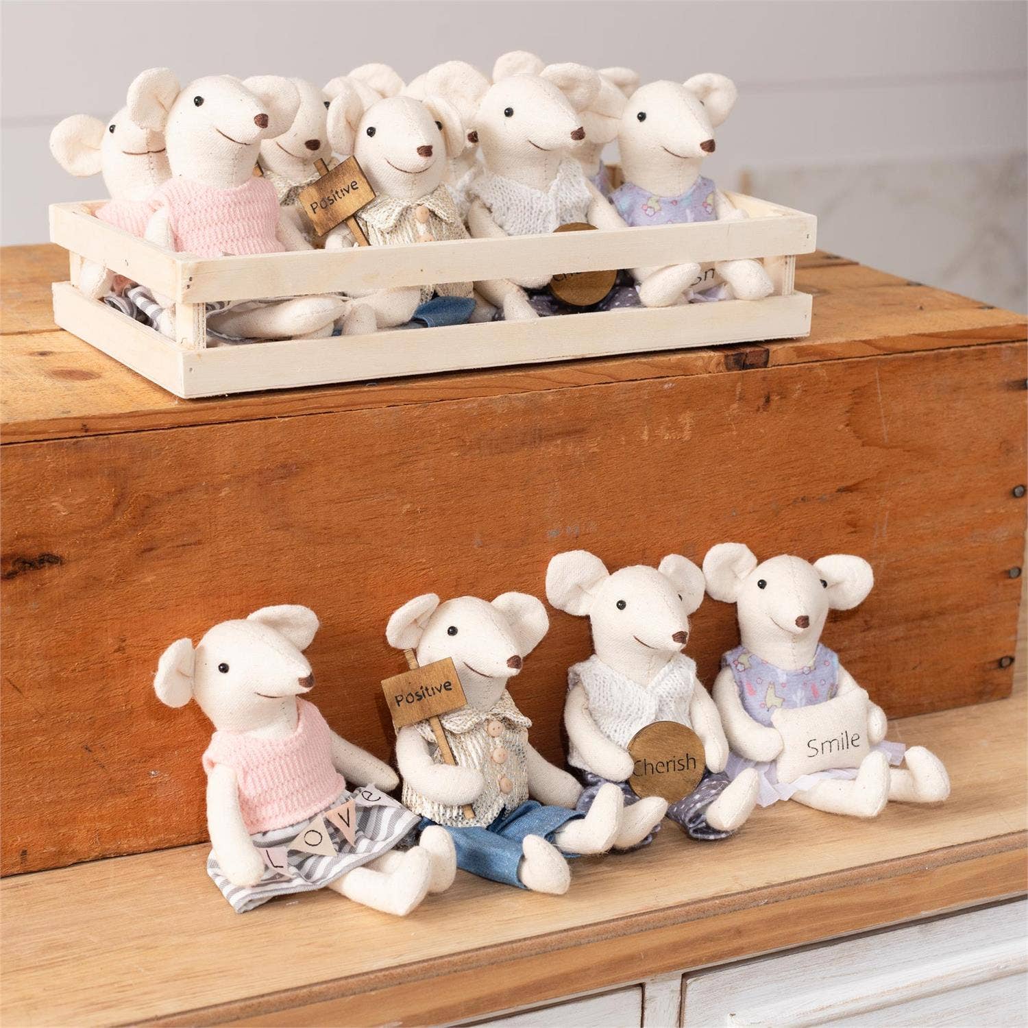 Audrey's Home & Gift - Wholesale Decorative Figurine - Crate Of 12 - Sweet Mice (PK/12 AST)1