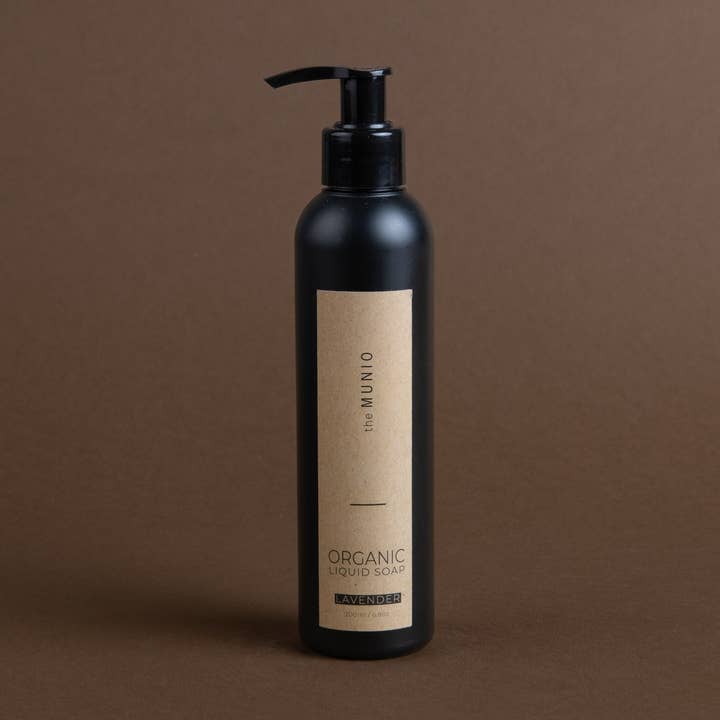 the MUNIO - Vente Savons/lotions pour les mains - SAVON LIQUIDE BIO À LA LAVANDE EN BOUTEILLE NOIRE 200ML0