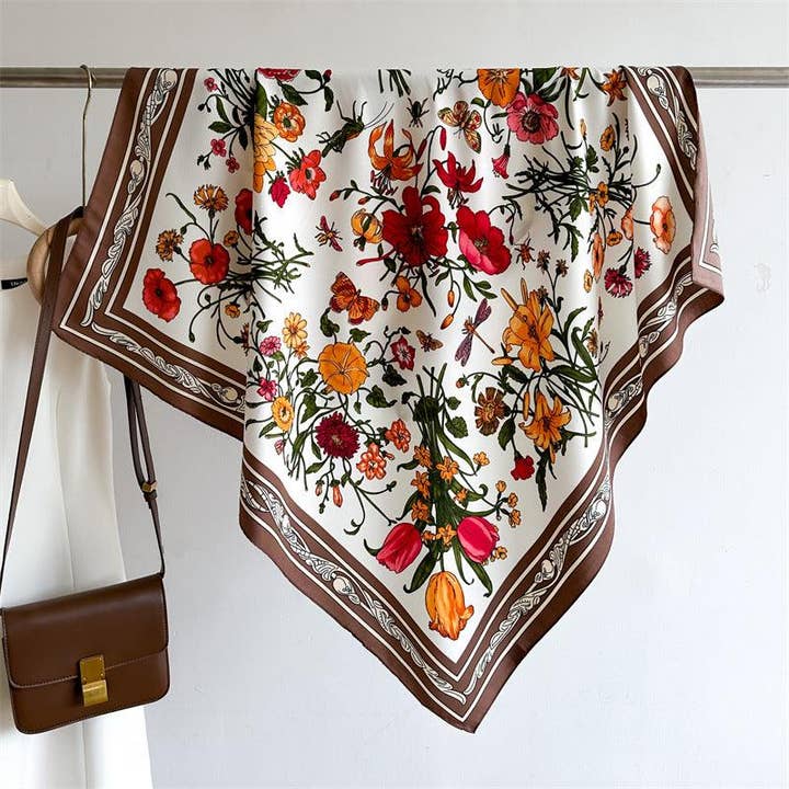 SueSilkHK - Vente Écharpe – femme - Grande écharpe en satin chic à motif floral blanc | Bandana 90 x 90 cm | Châle en satin sergé | Cadeau parfait pour elle pour la fête des mères