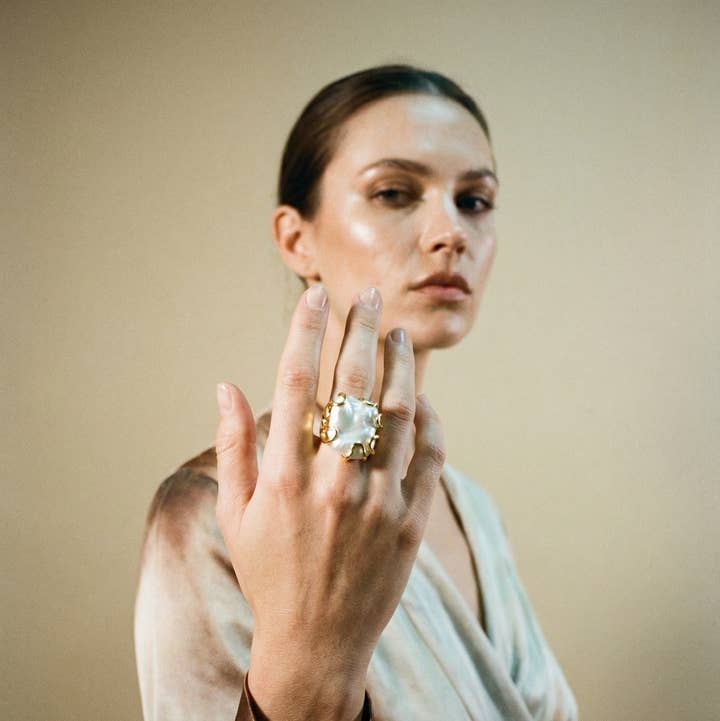 PHOEBE´S - Wholesale Single Stone/Solitaire Ring - Baroque Pearl Gold Plated Ring | Statement Jewelry0