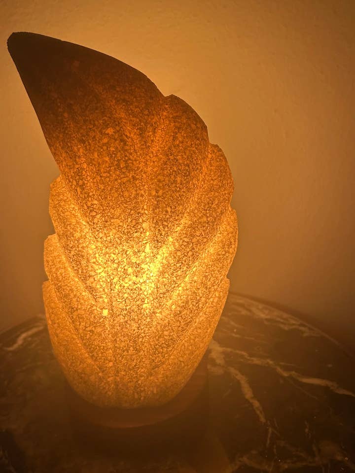 Smuk Helbredende Naturlig Ren Salt Håndlavet Lampe - Blad fra Siwa RESERVE for engroshandel hos AuraLine Inc.