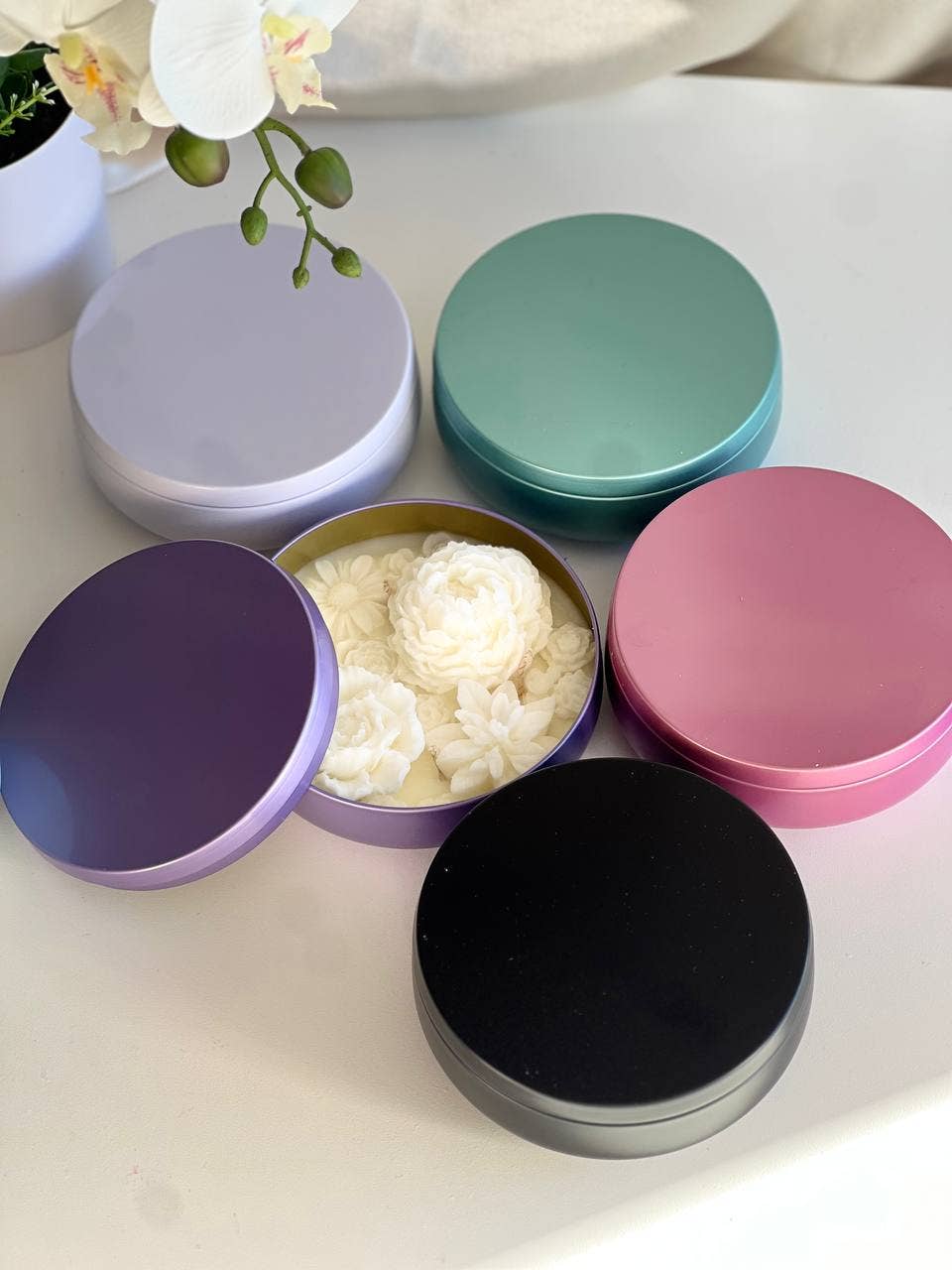 Agaboo Candle – Großhandel Kerze im Glas / gefüllte Kerze – Handgefertigte Flower Blossom Kerze 340 g (12 oz), 2x14 cm – Metallbehälter3