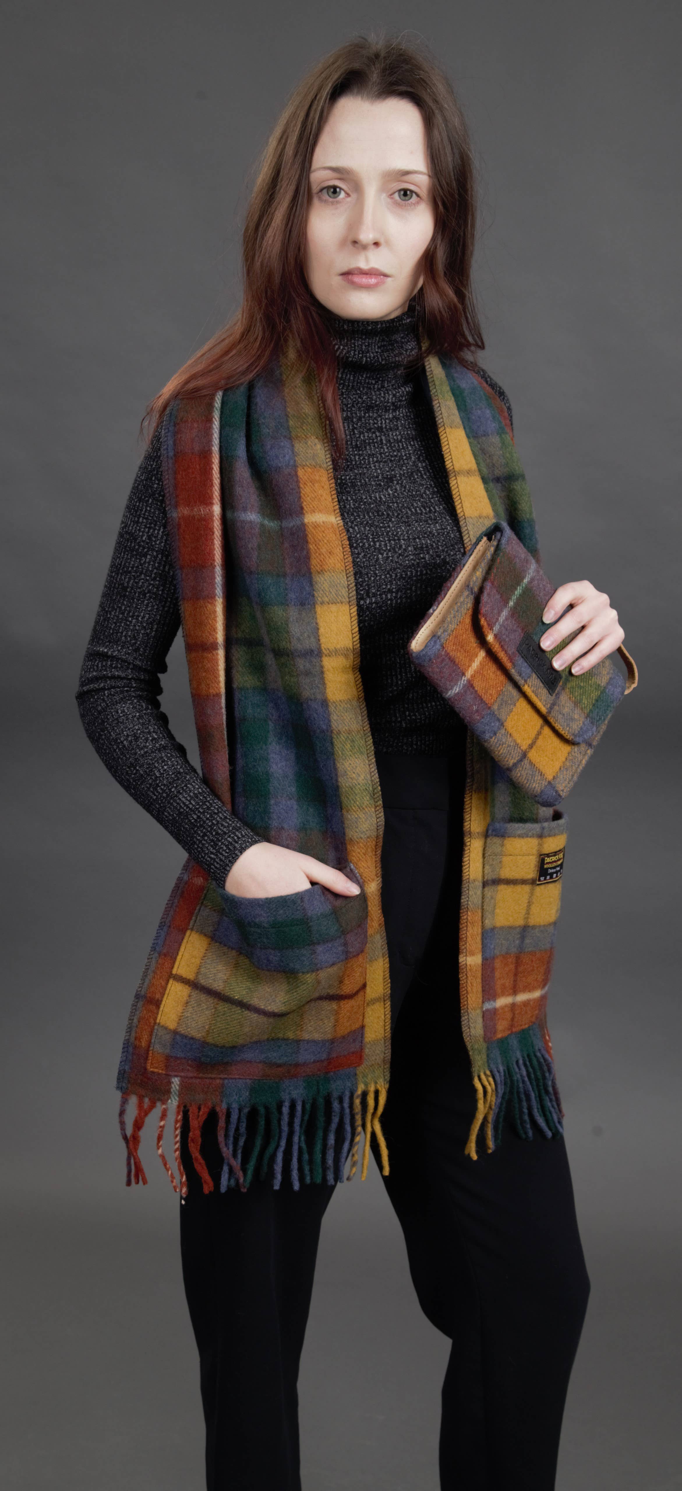 Patrick King Woollen Company - Vente Écharpe – femme - Écharpe Antique Buchanan en mérinos avec poches1