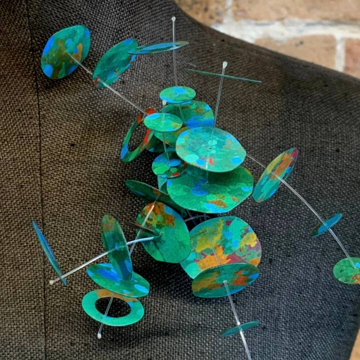 Broche Kinetics pour la vente par TAKARA Designs