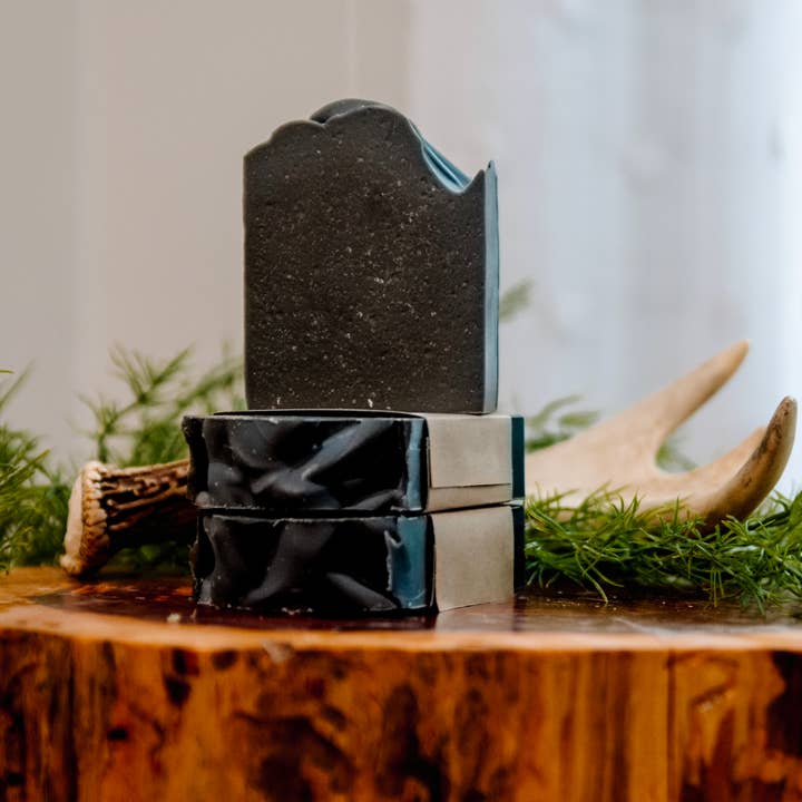 Charcoal Face Tvålstång för wholesale av Sneedsboro Soap Company