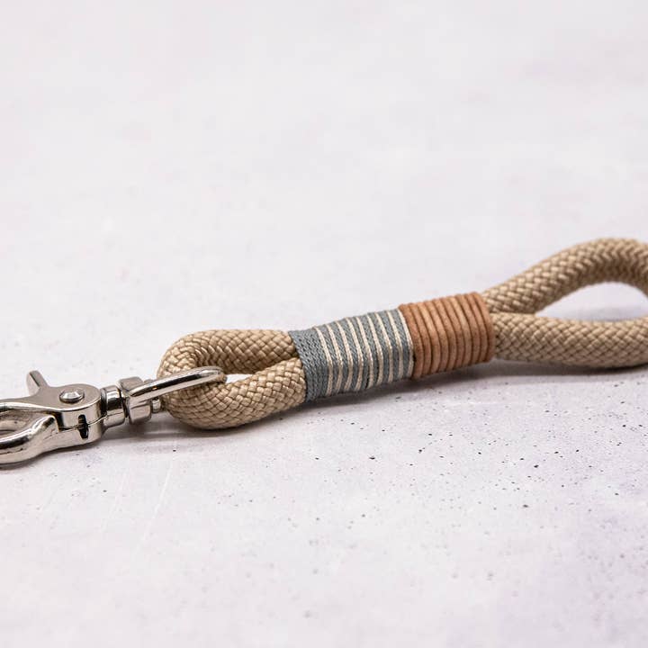 Beige Nude Twist dew sleutelhanger voor wholesale door FOR LOVELY DOGS / Linda Jansen