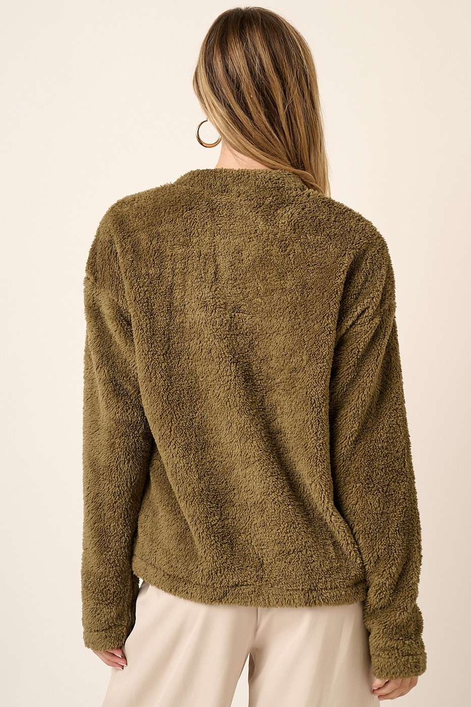 mittoshop – Großhandel Strickjacke – Damen – CARDIGAN AUS PELZ MIT KNOPFLEISTE5