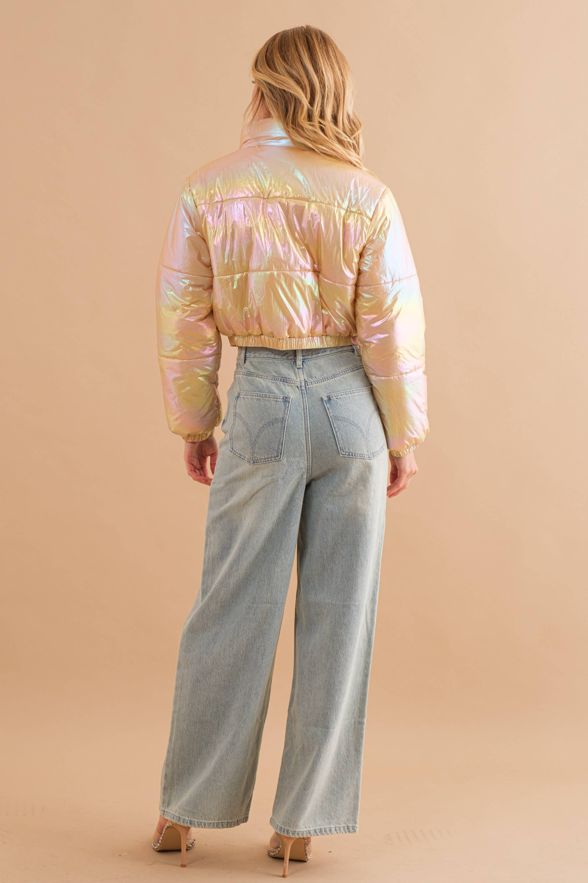 Blue B – Blusão - Mulher por atacado – 61220J - Blusão Puffer Metalizado Puffer Crop Zip Up20