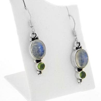 Orecchini in vero argento Sterling con pietra di luna arcobaleno e peridoto verde per la vendita all'ingrosso da parte di Silver Insanity