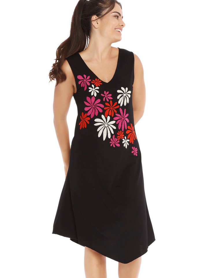 Vestido fluido em viscose preta. Vestido Parnassia por atacado de Mamatayoe