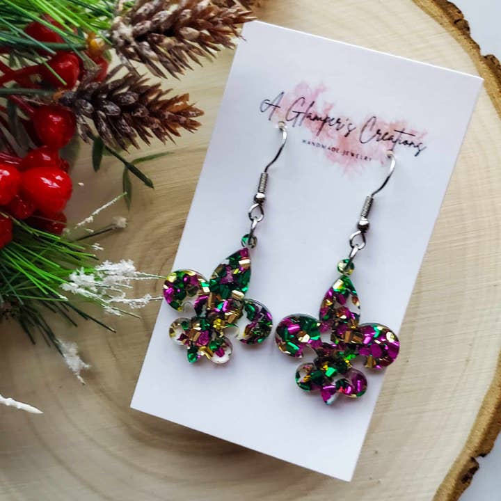 Mardi Gras Fleur De Lis Akryl Øreringe - Lilla Grøn Guld for engroshandel hos A Glamper's Creations LLC