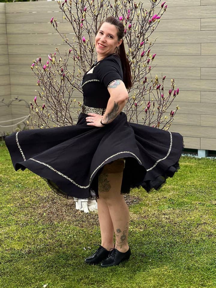 Timeless London - Wholesale Dress – Women's - Yael Animal Print Swing Dress3