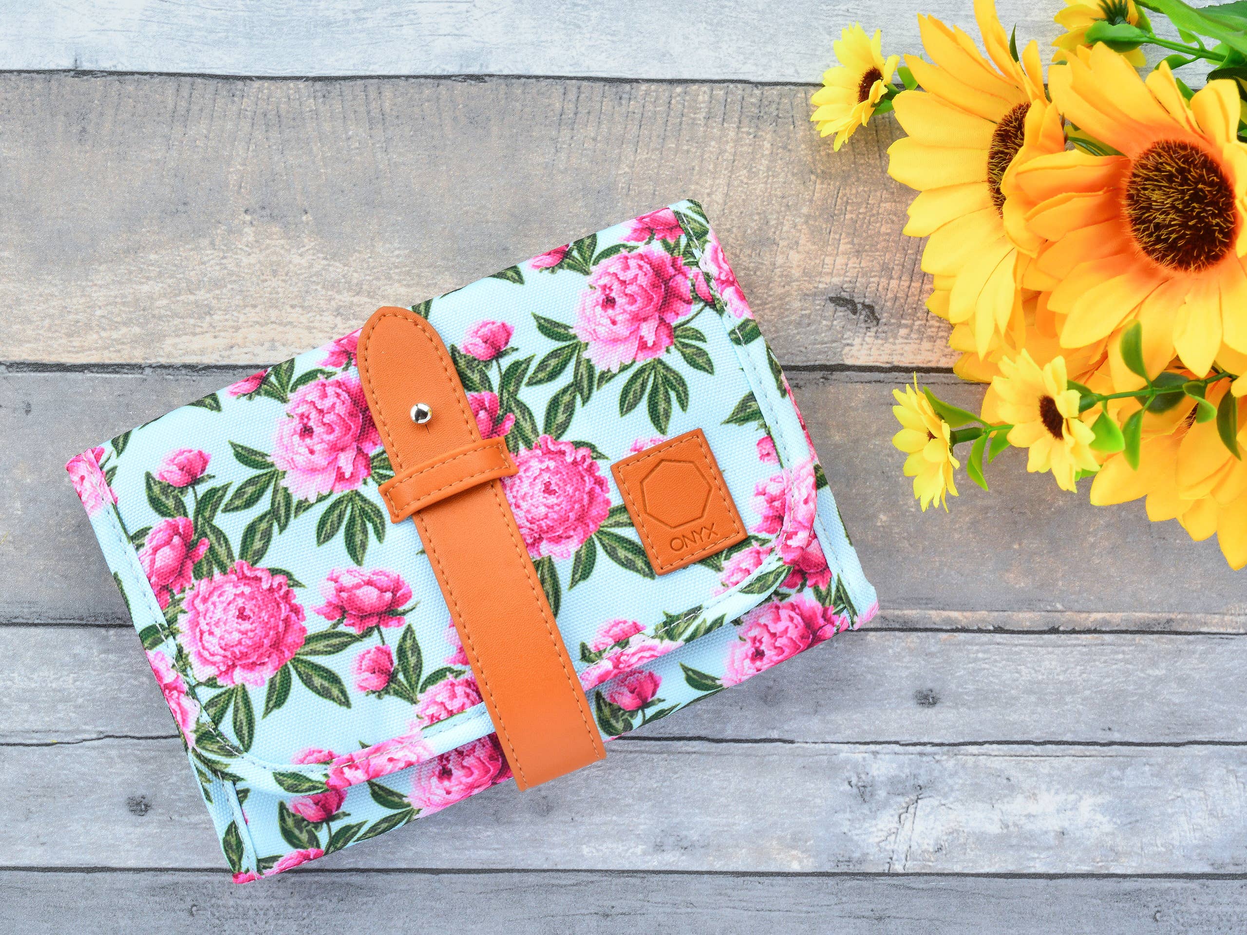 Onyx Outfitters NW - Wholesale Travel Set - Floral Electronics Organizer Travel Bag - Travel Accessories2