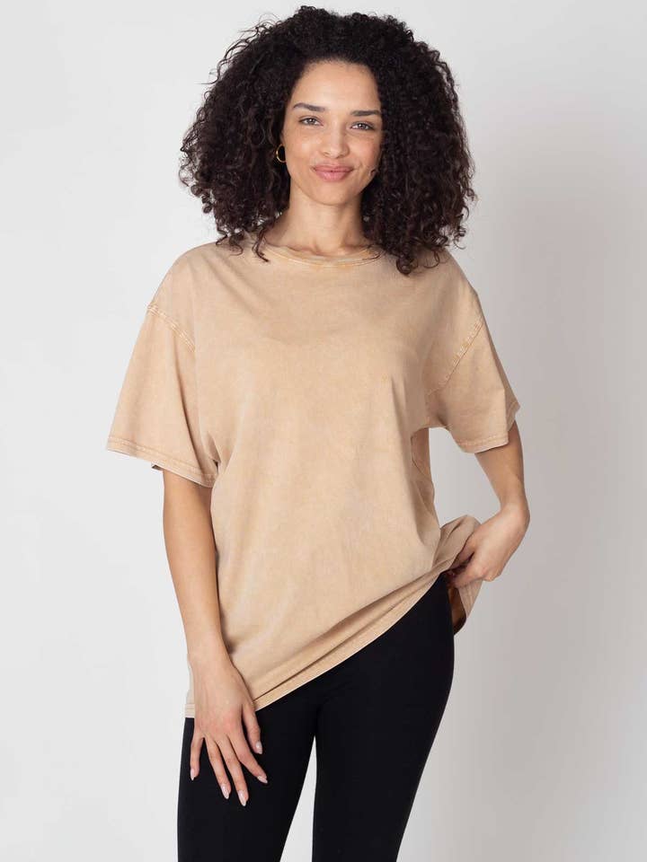 Das Band-T-Shirt in Latte für den Großhandel von chicka-d