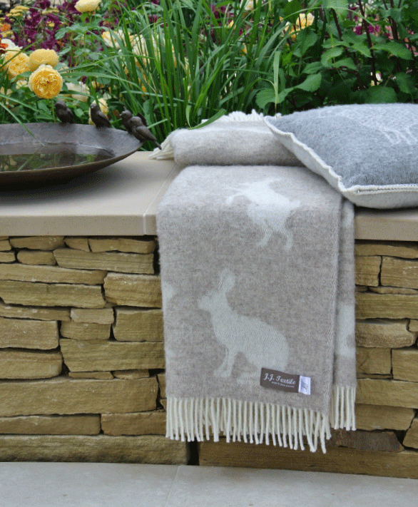 JJ Textile – wholesale Throw blanket – Hares Soft Brown Pure Wool Throw3