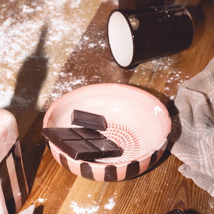 Vintage Pottery Grater Bowl – Pink and Brown / CHOCOLATE and other Purchase Wholesale herramientas corte. Free Returns & Net 60 Terms on Faire trending on Faire.