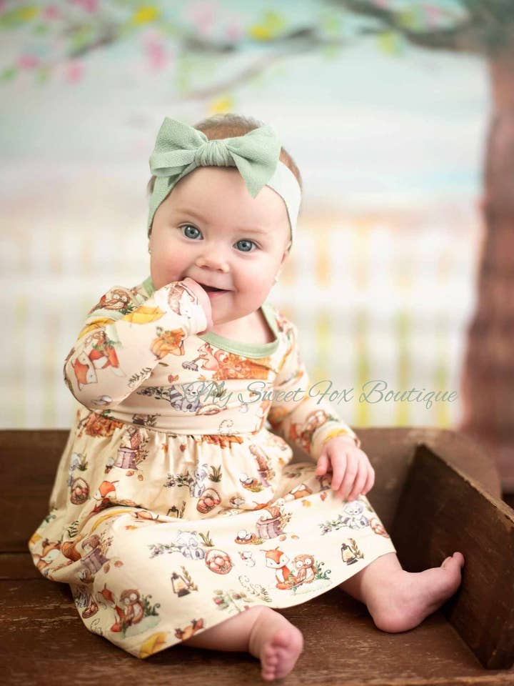 Robe torsadée en bambou Woodland Haven pour petites filles pour la vente par My Sweet Fox Boutique