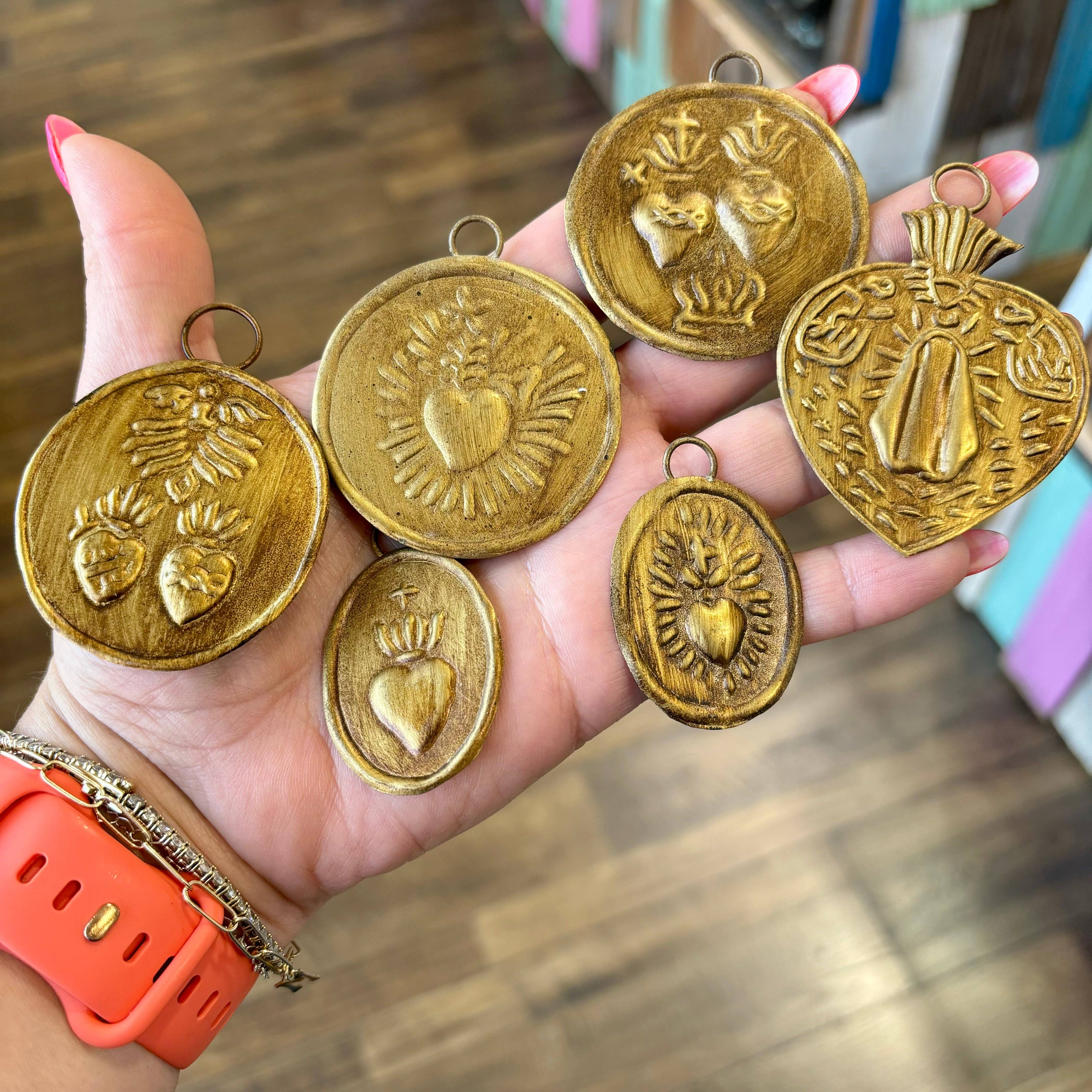 Love and Honor Jesus LLC – Pendente/pingente individual por atacado – Medalhões de latão14